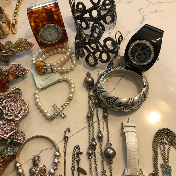 35 pc. Collection new fashion jewelry. - Picture 3 of 7